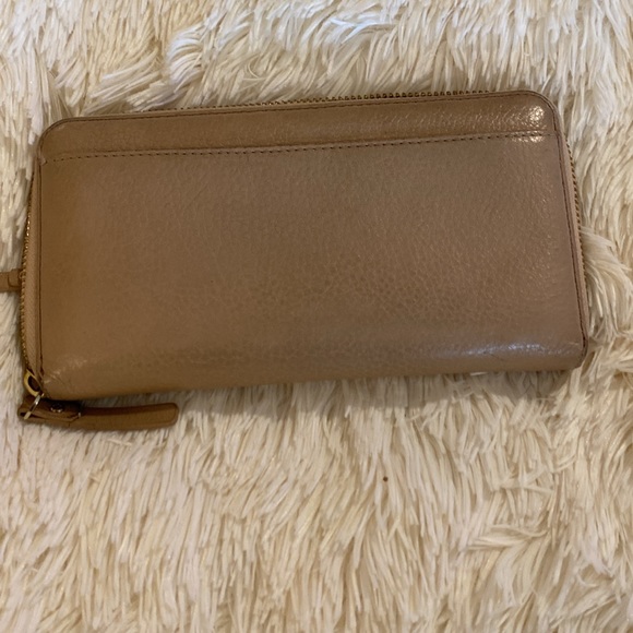 Kate Spade ♠️ tan, full zip wallet with a TON of card slots and inner zip area - Picture 4 of 13